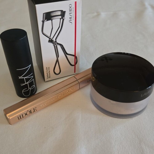 Makeup essentials set Shiseido NARS Lancôme and Laura Mercier like new