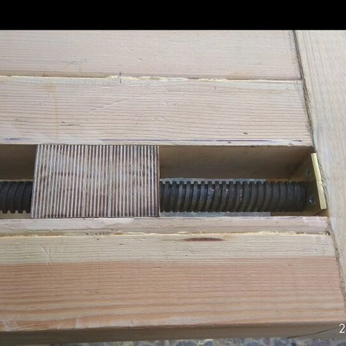 Carpenter Workbench like new, 197 cm length, adjustable support