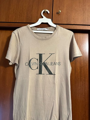 Calvin Klein T-shirt small size like new