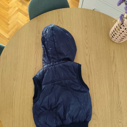 Mandarino sleeveless jacket with hood for 3-4 years old, like new