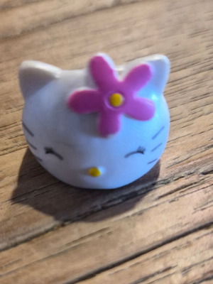 Hello Kitty ring