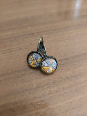 Vintage small earrings with bronze base and 12mm glass new