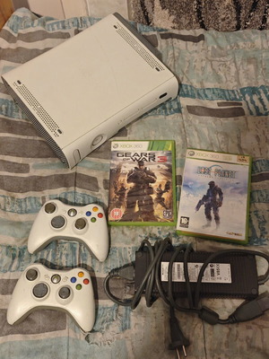Κονσόλα Xbox 360 με 2 χειριστήρια, 2 παιχνίδια και καλώδιο HDMI