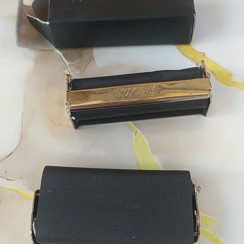 Machine for rolling cigarettes, pack of two