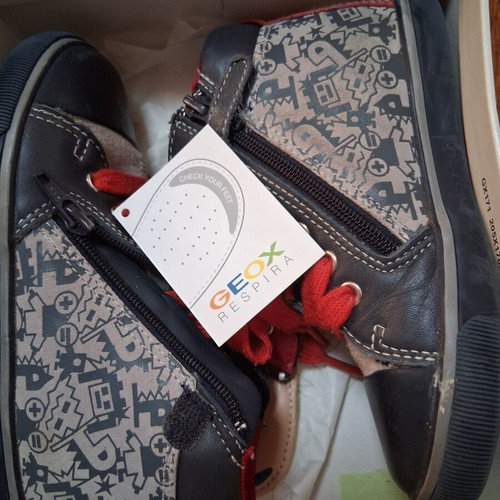 Geox boots size 26 unisex used with leather sole and zipper