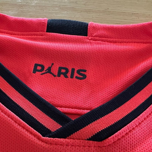 PSG jersey authentic like new (147-158cm)