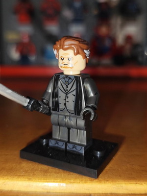 Ra's al Ghul minifigure like new with stand and katana