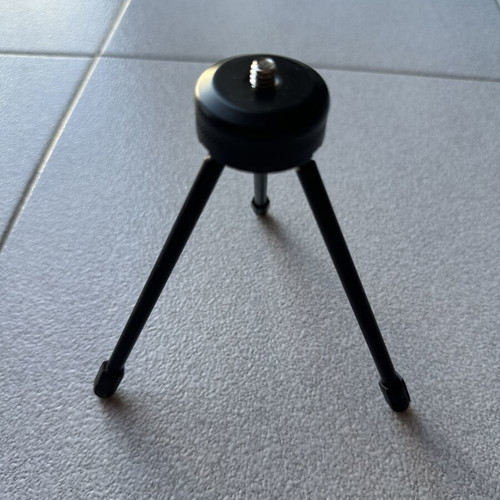 Mini tabletop tripod like new with metal legs