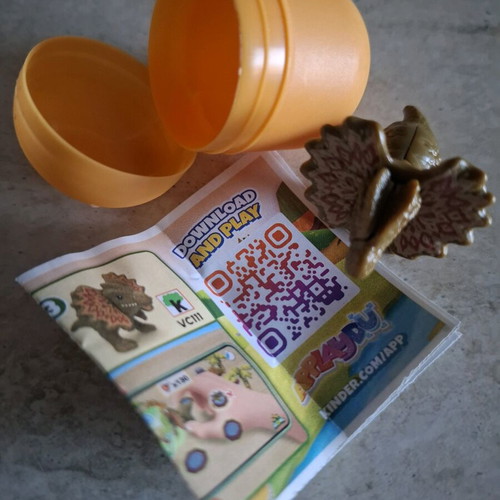 Kinder Natoons figure new with papers