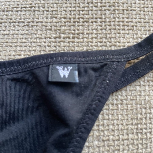 Wonderbra thong black like new with feather details