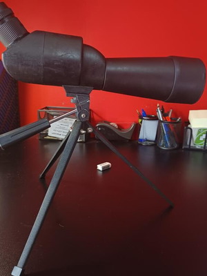 Telescope like new with sturdy construction and good material