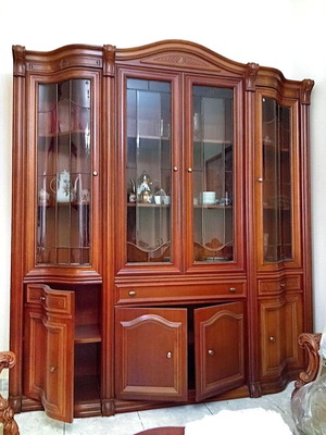 Classic timeless sideboard like new with display cabinets