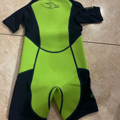 Aqua Sphere Stingray HP2 SS children's diving shorty with zip like new