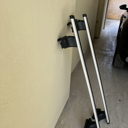 Thule Roof Bars 120cm like new, aluminum with key