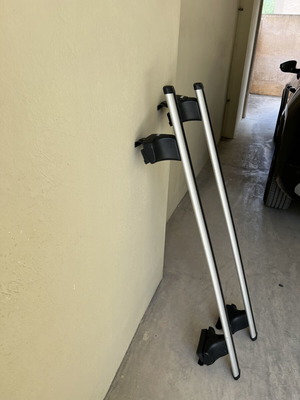 Thule Roof Bars 120cm like new, aluminum with key