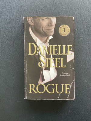 Rogue Danielle Steel paperback like new