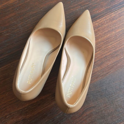 Poti Pati beige patent leather pumps size 37 used, medium heel