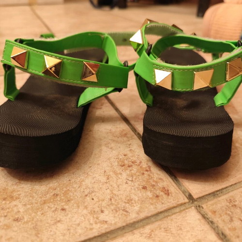 Flat sandals used with studs, size 41, green