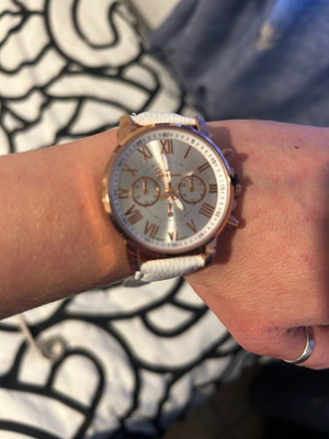 Wristwatch new unisex with white synthetic leather strap