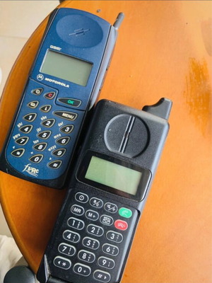 Motorola vintage phones used, pack of 2, black