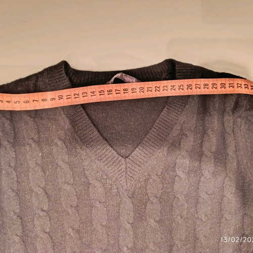 Black V-neck sweater like new, size S/36/8