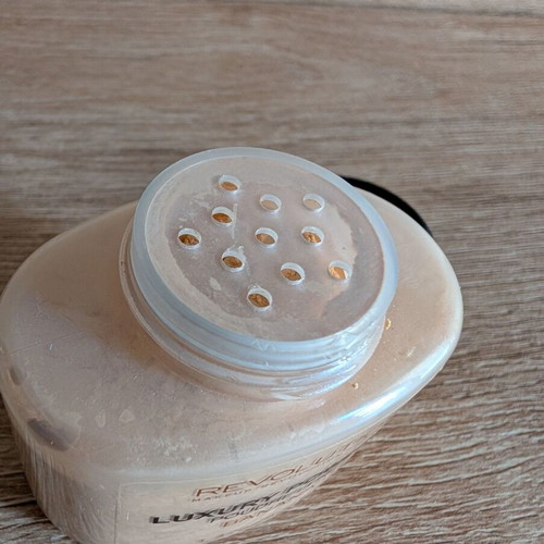 Makeup Revolution London Luxury Banana Powder used