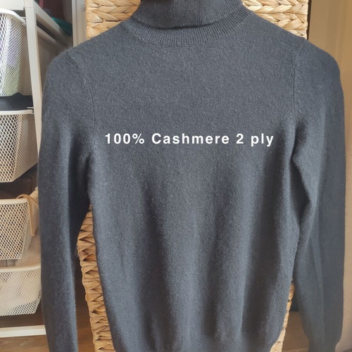 Bloomingdale's black cashmere 2 ply sweater XS/S like new