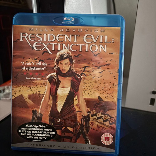 Resident Evil Extinction Blu-Ray like new with box