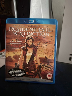 Resident Evil Extinction Blu-Ray like new with box