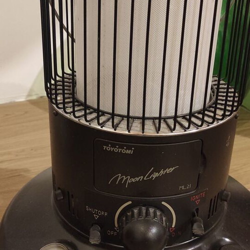 Toyotomi Moon Lighter Kerosene Heater Black, like new, 6lt tank