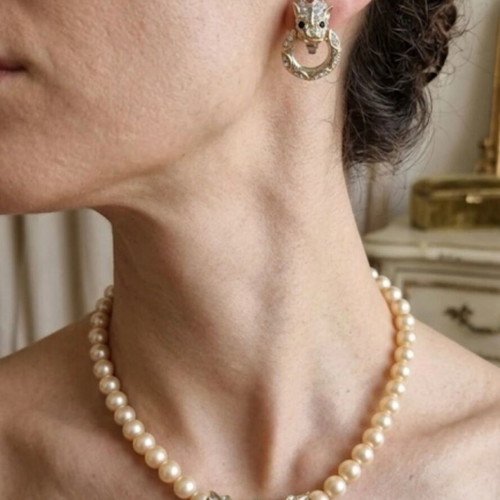 Vintage jewelry set necklace and clip-on earrings new, white and gold tone