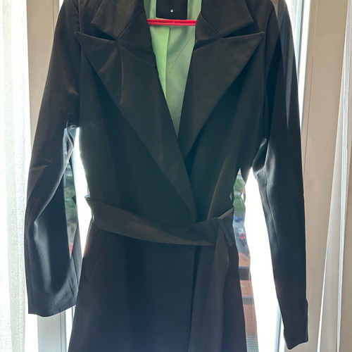 Women's outerwear in excellent condition, small-medium