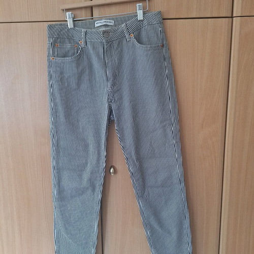 Cropped denim stripped jeans Pull & Bear size L 40 like new, black and white