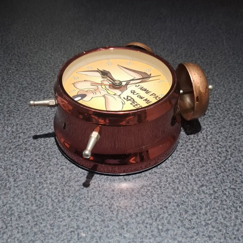 Looney Tunes Wile E. Coyote Metal Alarm Clock used, vintage