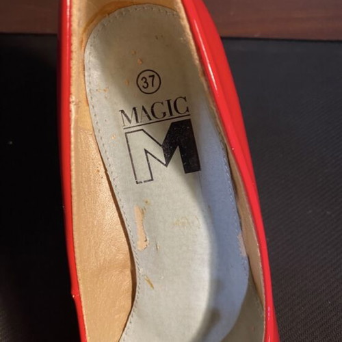 Magic red pumps size 37 like new, patent leather, round toe
