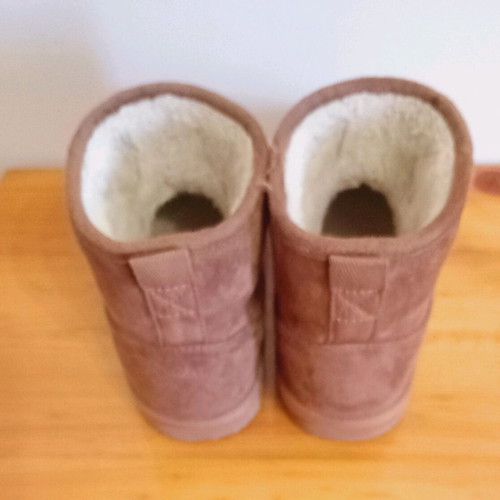 Suede boots like new with warm lining brown size 31