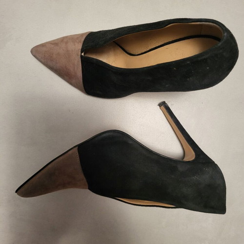 Castor Italian Suede Pump like new, black - rotten apple, size 38