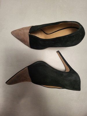 Castor Italian Suede Pump like new, black - rotten apple, size 38