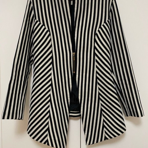 Pirouette jacket new, size M, black and white