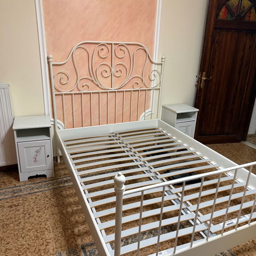 Κρεβάτι ΙΚΕΑ με κομοδίνα 1.40x2.00 μεταχειρισμένο