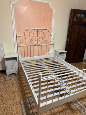 Κρεβάτι ΙΚΕΑ με κομοδίνα μεταχειρισμένο 1.40x2.00 χωρίς στρώμα