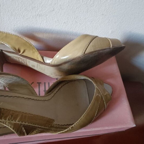 Esthissis sandals used, handmade no 39, beige patent leather
