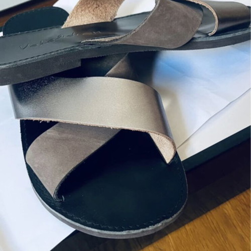 Leather sandals flat size 38 gray like new