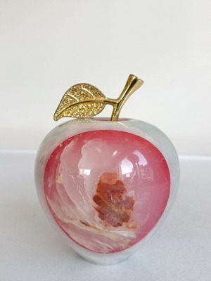 Apple sculpture made of Pakistani onyx with golden metal leaf, new