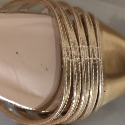 Gold flat sandals size 39 used, comfortable and light
