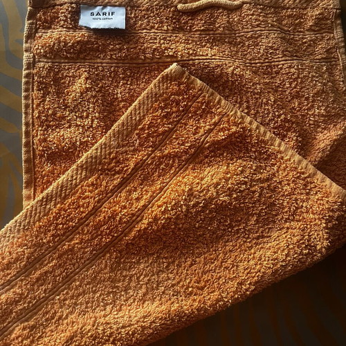Small hand towel like new, orange