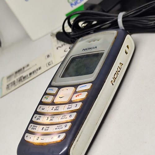 Nokia 2100 Vintage 2003 like new with charger and documents