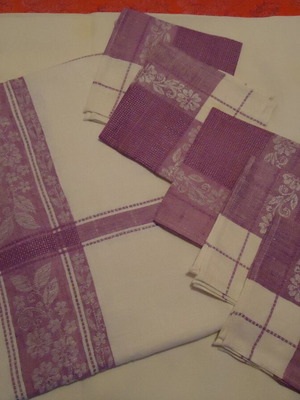 Tablecloth new with 5 napkins genuine linen 165 x 147
