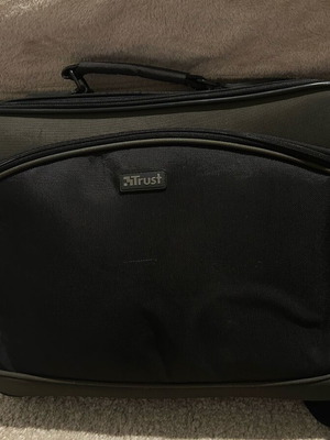 Trust 16” laptop bag shoulder used, black with protective padding