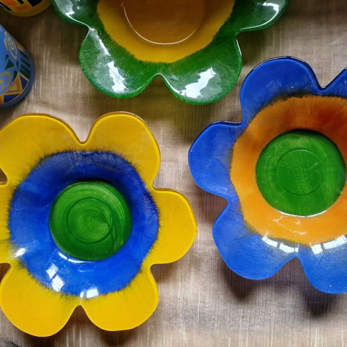 Glass colored plates and glasses like new with flower design